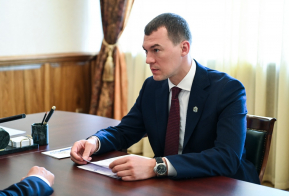 Михаил Дегтярев и Юрий Трутнев провели двустороннюю встречу по итогам работы в Хабаровском крае вице-премьера - полпреда Президента РФ в ДФО 