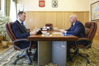 Перейти к новости Михаил Дегтярев провел встречу с главой Бикинского района