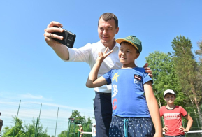 Михаил Дегтярев поручил краевому минспорта увеличить количество посадочных мест для зрителей на теннисных кортах в Нанайском районе