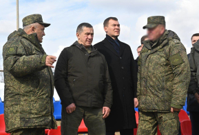 Михаил Дегтярев и полпред ДФО Юрий Трутнев встретились с мобилизованными гражданами