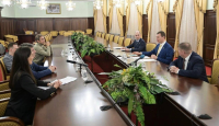 Перейти к новости Михаил Дегтярев обсудил с командой «Золото Умальты» старт съемок