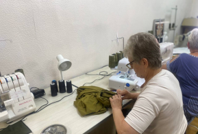 Производство балаклав и переносных носилок для участников спецоперации продолжается в крае