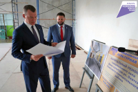 Перейти к новости Михаил Дегтярев осмотрел реконструируемый универсальный зал дома культуры в Охотске