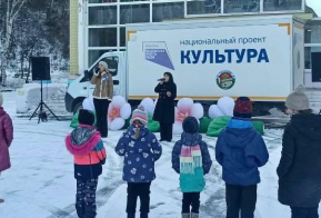 Когда концерт сам едет к зрителям: девять автоклубов работают в крае в рамках нацпроекта 