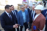 Перейти к новости Дмитрий Демешин: к апрелю 2025 года будет разработана новая программа по переселению из аварийного жилья