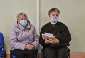 Выездная бригада врачей осмотрела жителей в поселке Токи Ванинского района
