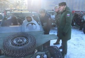 Очередная партия автовездеходов и оптических приборов передана для фронта правительством края