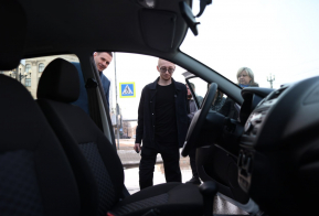 Ветеран специальной военной операции получил первый в Хабаровском крае автомобиль с ручным управлением