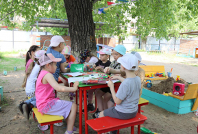 Качели и песочницы обновляют в детсадах Хабаровского края