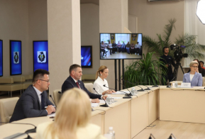Дмитрий Демешин ответил на вопросы жителей и журналистов края в ходе прямой линии