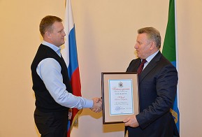Губернатор Вячеслав Шпорт поздравил «СКА-Нефтяник» с завоеванием Кубка России по хоккею с мячом