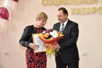 Перейти к новости Лучших социальных работников чествовали в Хабаровске