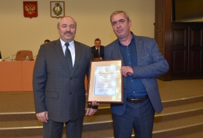 Работников автомобильного транспорта чествовали в Правительстве края