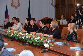 Лучшие работники профессионального образования края получили премии Губернатора