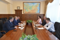 Вячеслав Шпорт поздравил хабаровчанку Ксению Засорину с золотой медалью Чемпионата мира по киокуcинкай