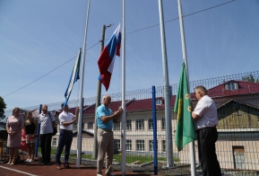 В Бикине открыли новый пришкольный стадион 