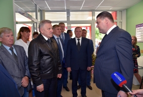 Губернатор Вячеслав Шпорт открыл новую амбулаторию в районе имени Лазо