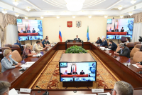 Перейти к новости Михаил Дегтярев провел заседание краевой комиссии по ЧС
