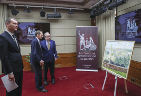 Михаил Дегтярев и Сергей Нарышкин собрались за «круглым столом», посвященным 75-летию Токийского трибунала